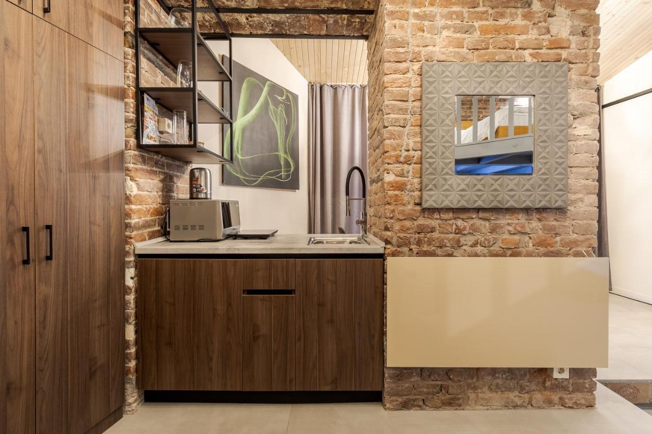 Lesi With Terrace Apartment